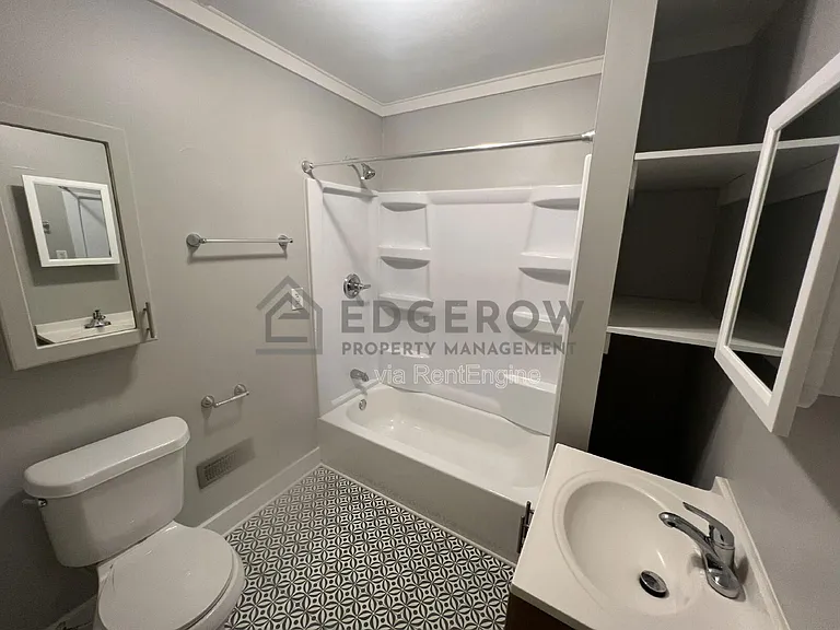 300 Gunnison Ave SW #A — Photo 7
