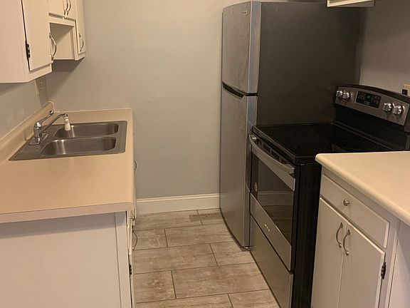 2nd image of 3050 Southdale Dr