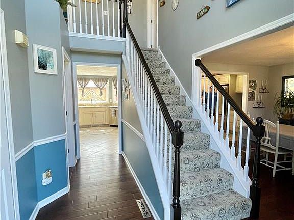 3rd image of 514 Republic Dr