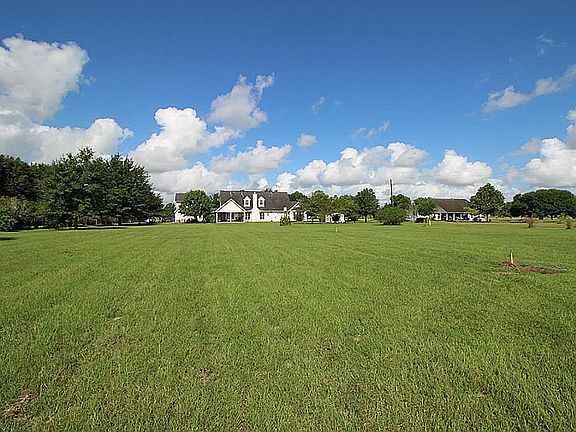 3rd image of 10700 Hidden Lake Ln