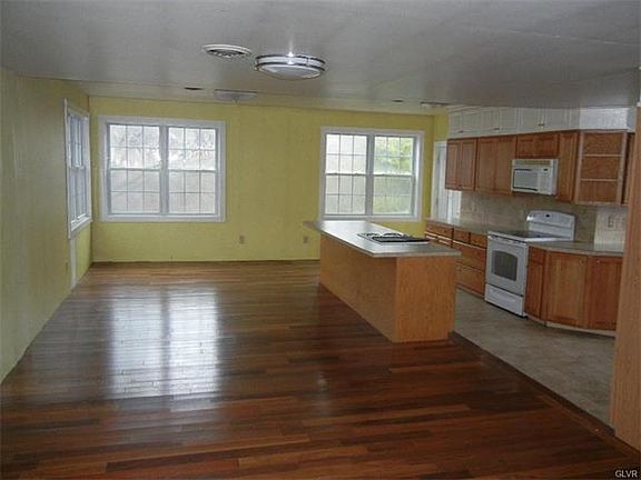 5th image of 200 Grant St