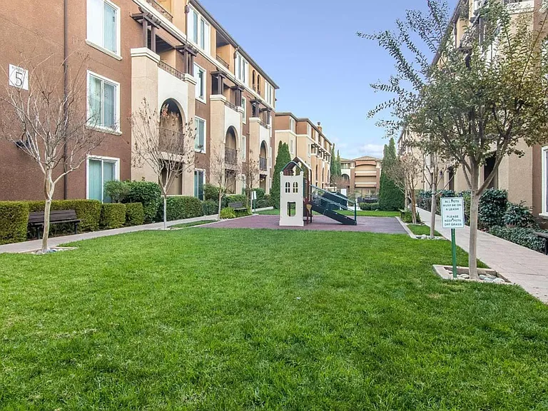 801 S Winchester Blvd #1312 — Photo 2