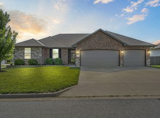 1670 N Feather Crest Dr, Nixa, MO 65714