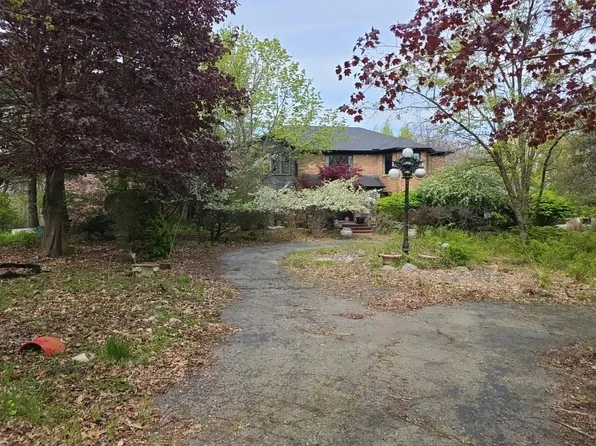 1250 Houghton Trl, Ortonville, MI 48462