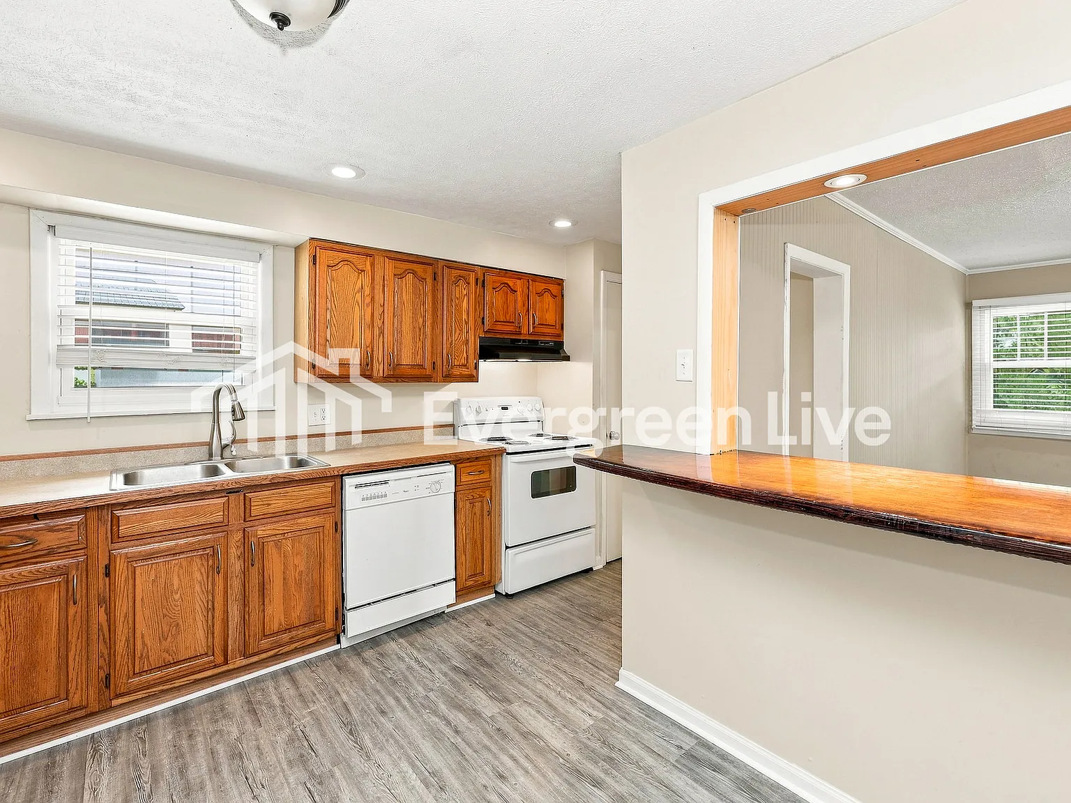 3 bed, 1.5 bath, 1700 sqft, $1,595 — Photo 4