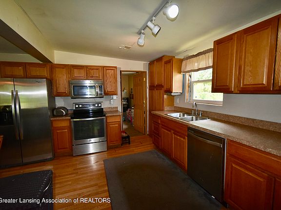 5th image of 4660 Curtice Rd