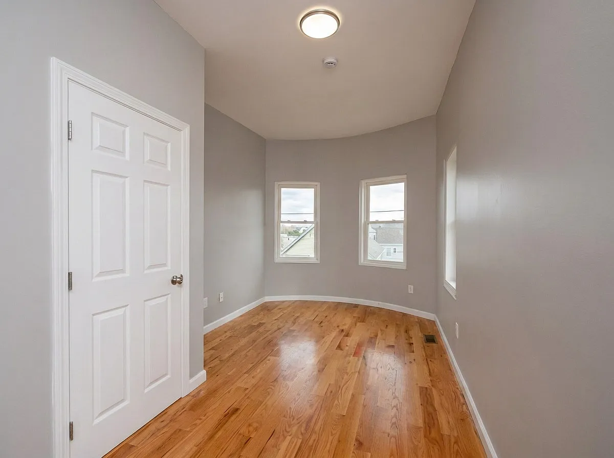 Building Photo - 132 Ellington St #3B