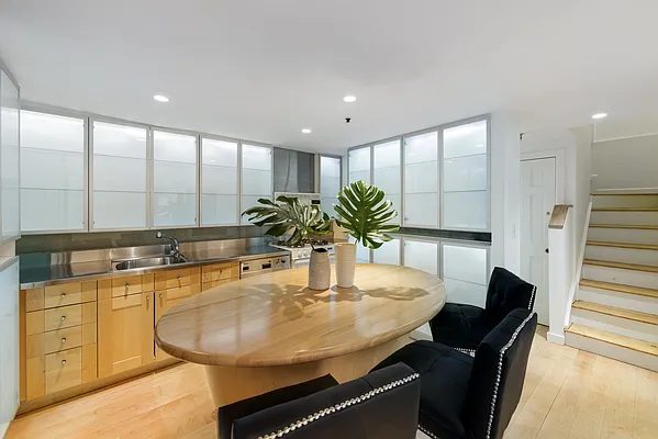 Sold by Nest Seekers International | media 18