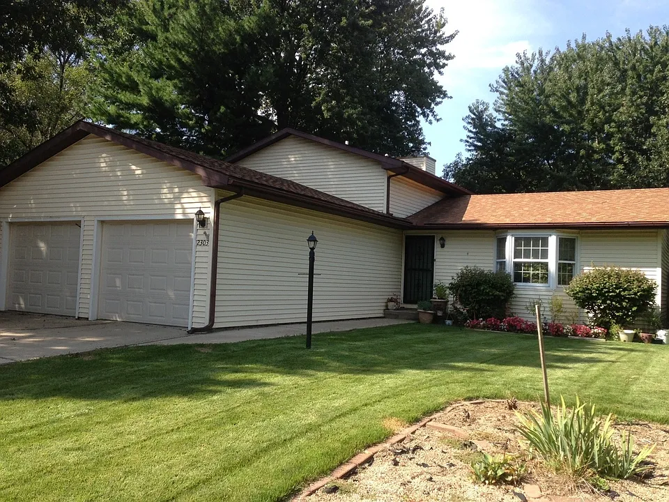 2303 Carlisle Dr