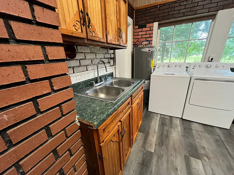402 E Veterans Hwy — Photo 8