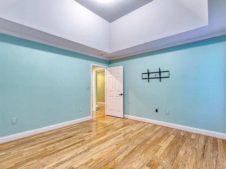 210 Rivermill Ct — Photo 17