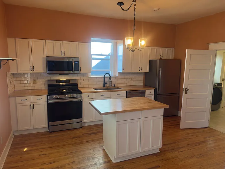 4853 NE 6th Ave — Photo 15