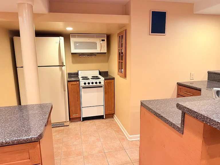333 W 2nd St #1 — Photo 7