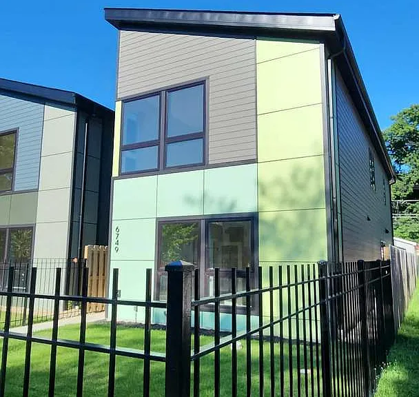 6749 S Langley Ave #B — Photo 3