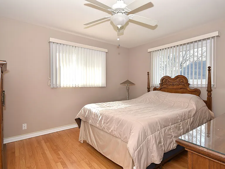 861 S Hawthorne Ave — Photo 5