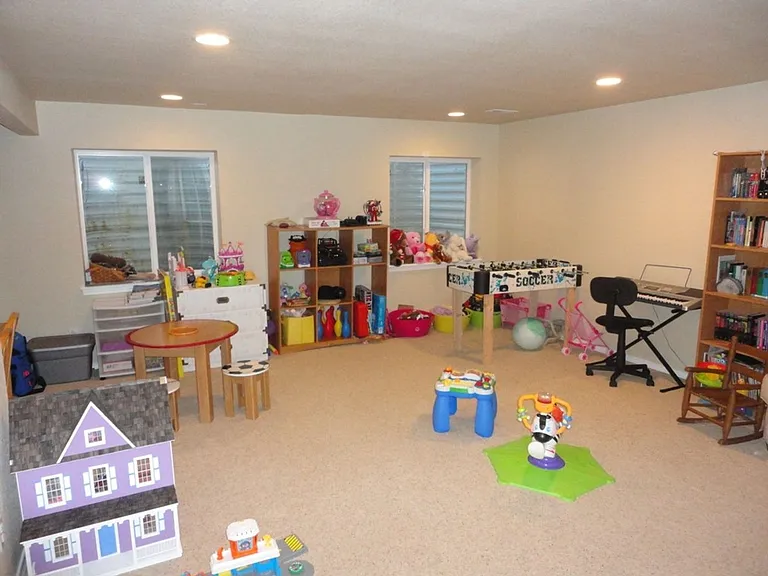 7074 Silverwind Cir — Photo 9