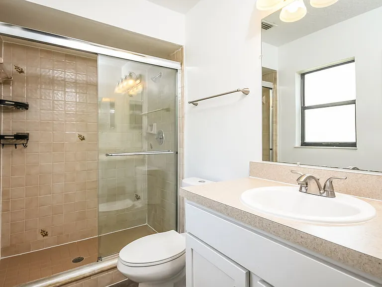 805 Mountbatten Ln — Photo 12
