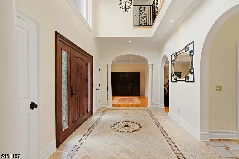 5 bed, 4.5 bath, $9,500 — Photo 2