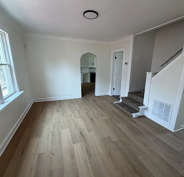 9805 Nelson Ave — Photo 2