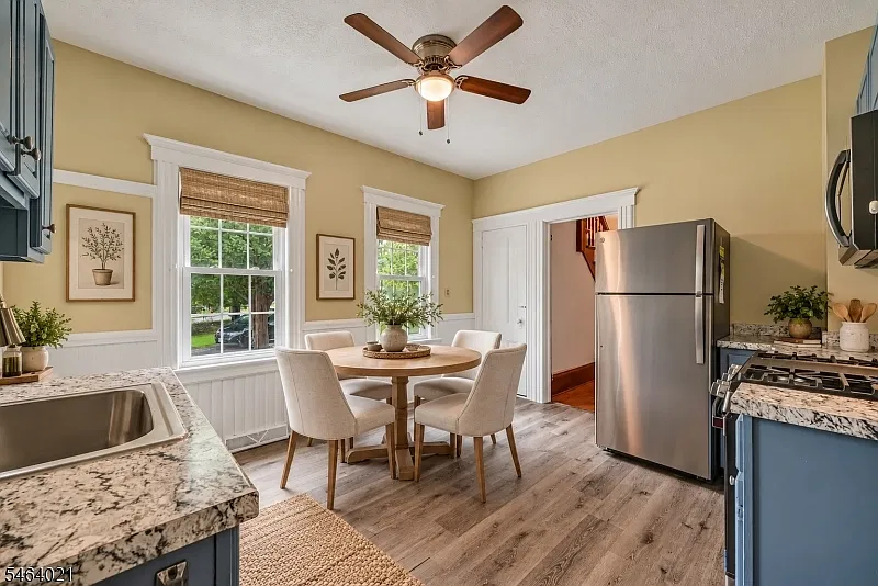 3 bed, 1.0 bath, $3,800 — Photo 4