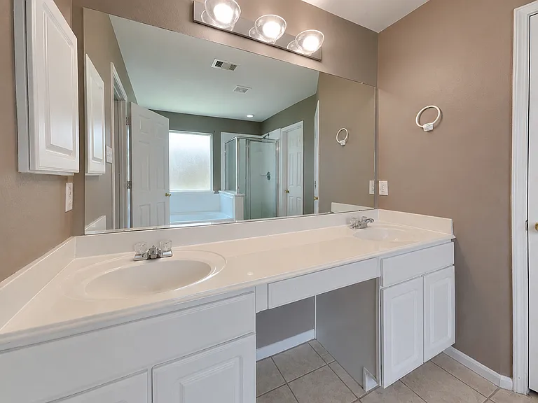 2314 Village Leaf Dr — Photo 10