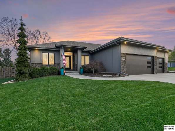 19819 Marcy St, Elkhorn, NE 68022