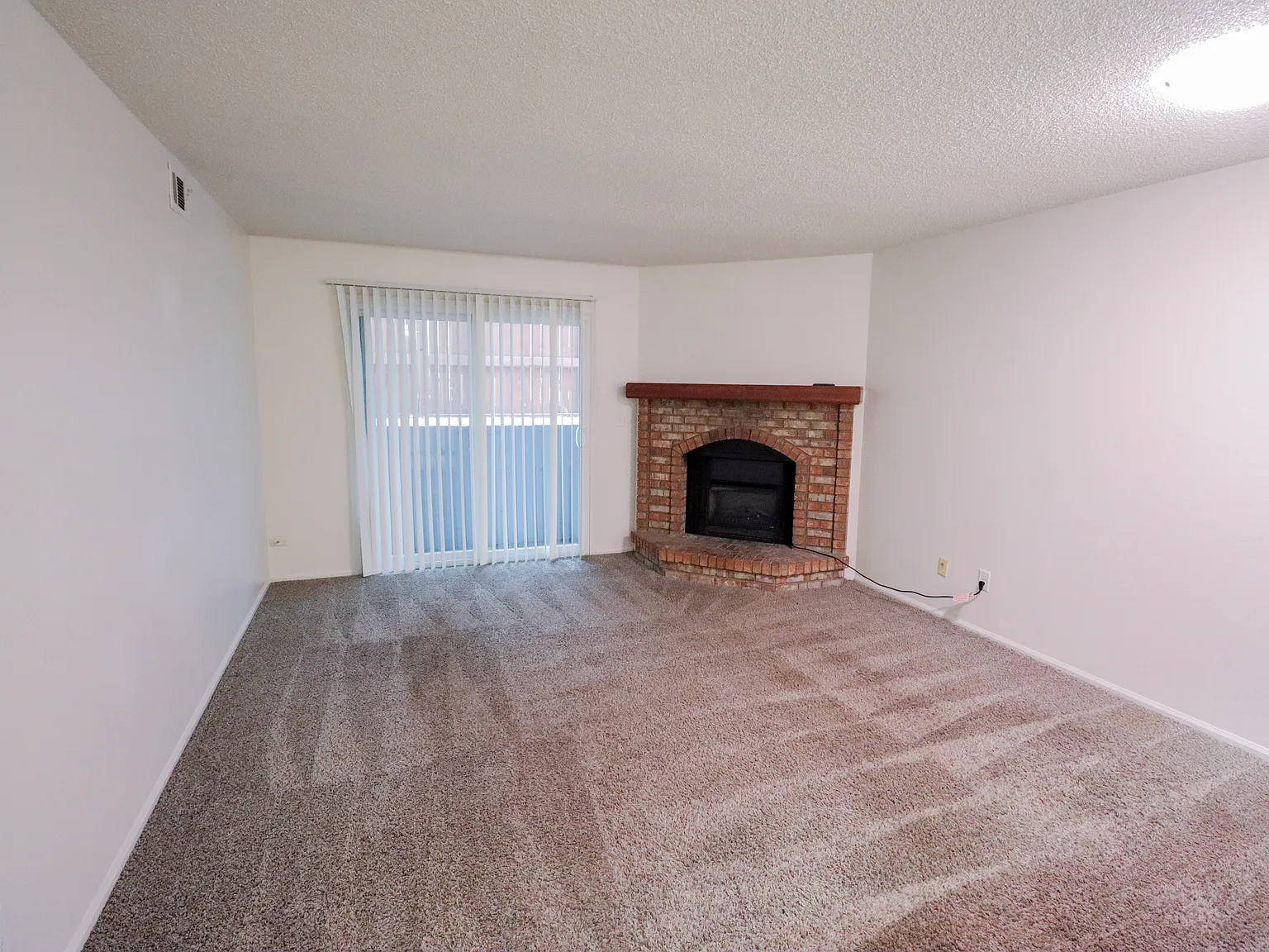 2 bed, 850 sqft, $1,395 — Photo 3