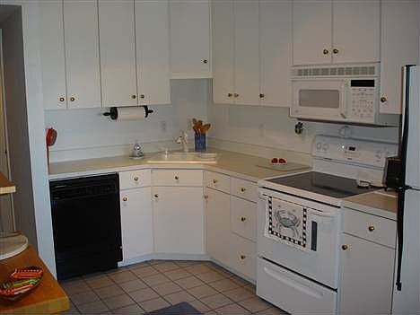 5th image of 3900 Whispering Oaks Pl #101