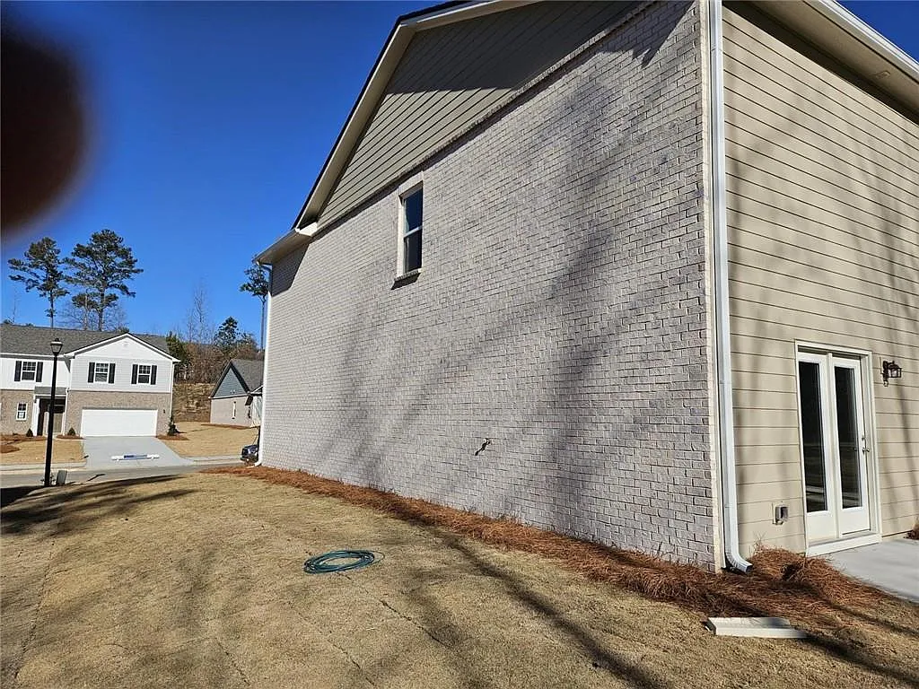 5 bed, 3.0 bath, 2738 sqft, $3,500 — Photo 4