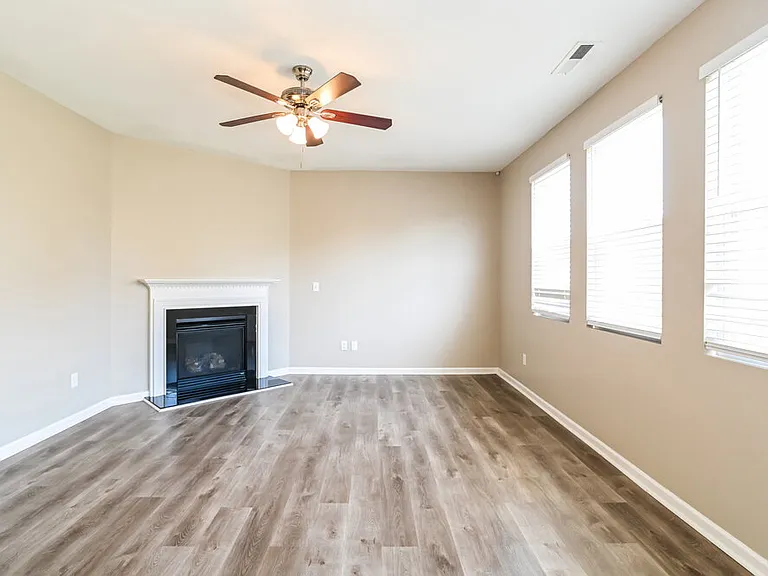 1016 Yellow Bee Rd — Photo 6