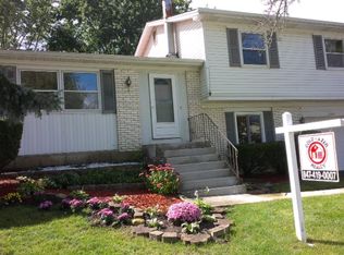 1355 Fortune Bay Ct, Hoffman Estates, IL 60192