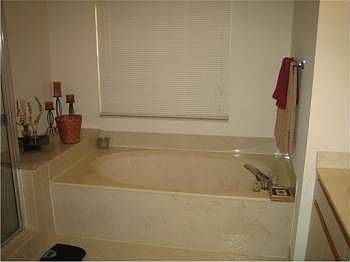 3rd image of 1352 Bayview Cir