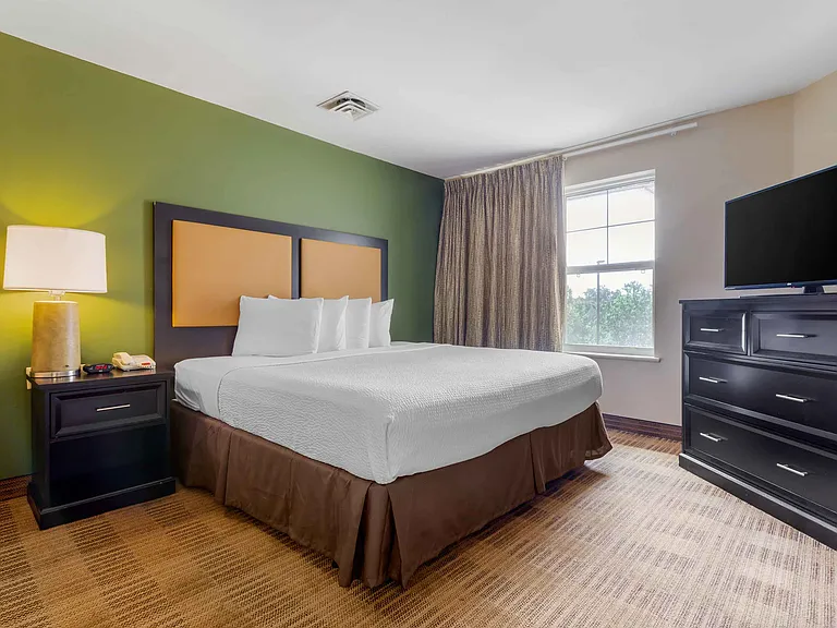 1 Bedroom Suite - 1 King Bed