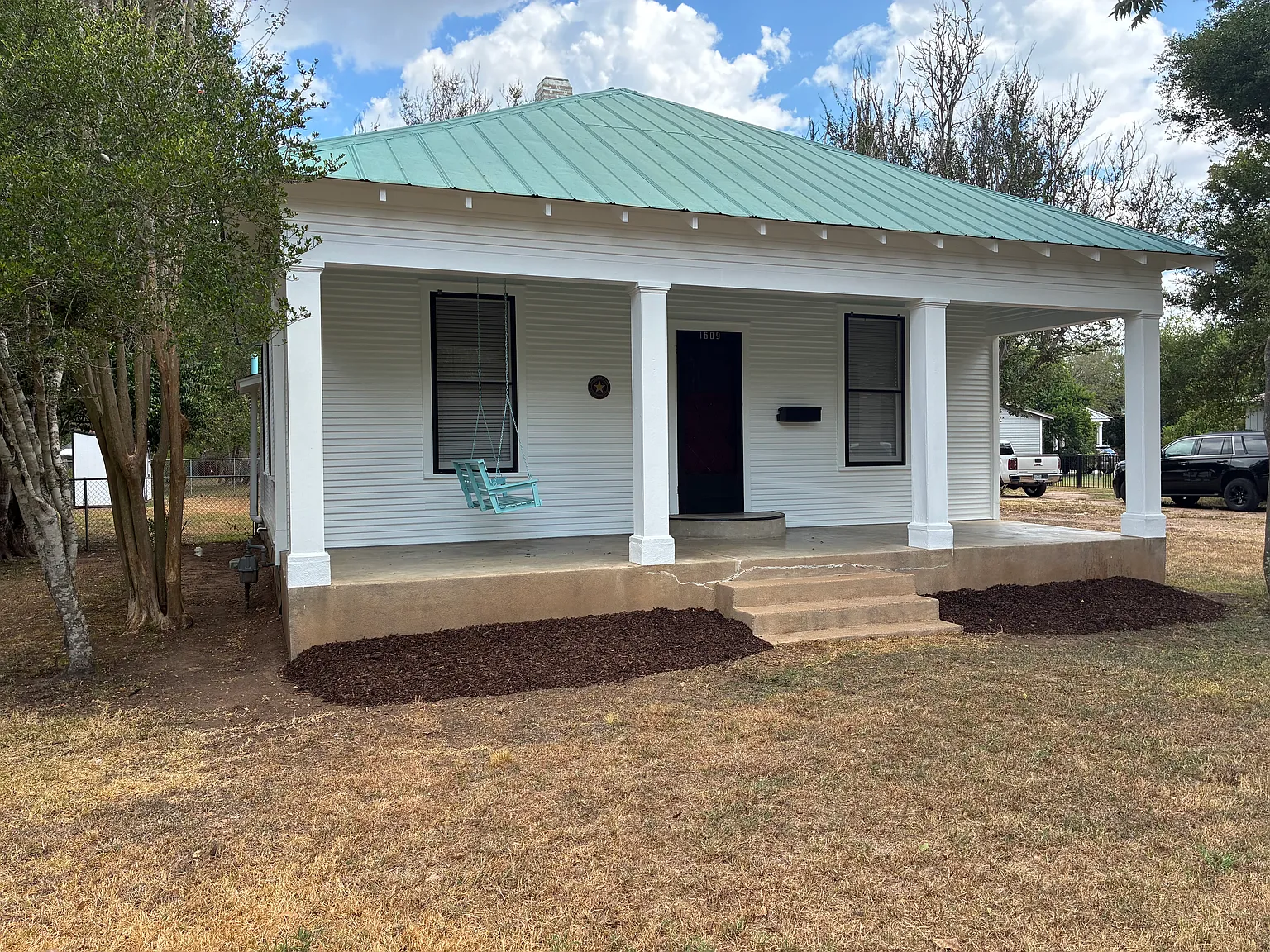 2 bed, 896 sqft, $1,800 — Photo 3
