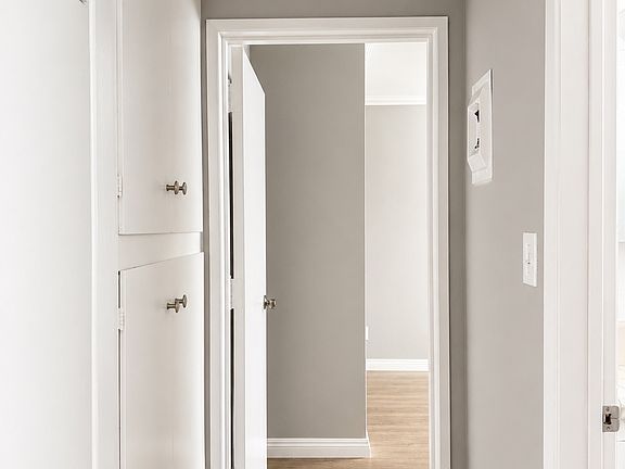4th image of 2150 N Beachwood Dr APT 7