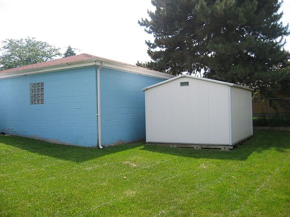3rd image of 38 Westward Ho Dr