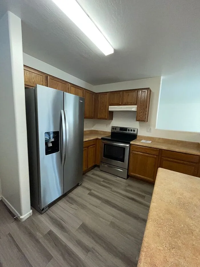 3 bed, 3.0 bath, 2230 sqft, $1,895 — Photo 4