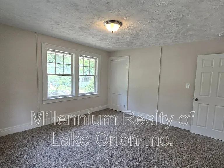 96 Oliver St — Photo 26