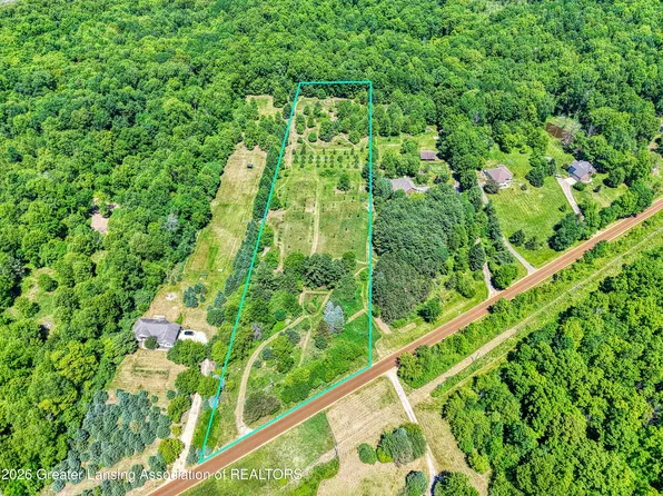 8716 Warner Rd, Haslett, MI 48840