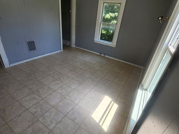 4th image of 1074 N Main St #1074