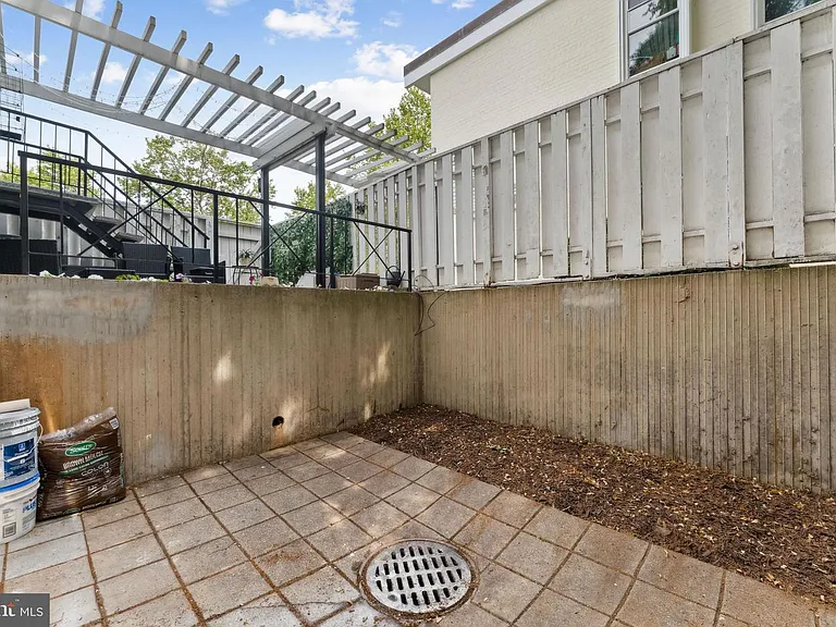212 G St SW #212 — Photo 17