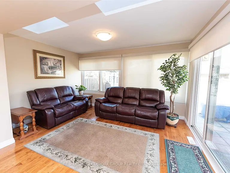 22 Cashel Ct — Photo 6