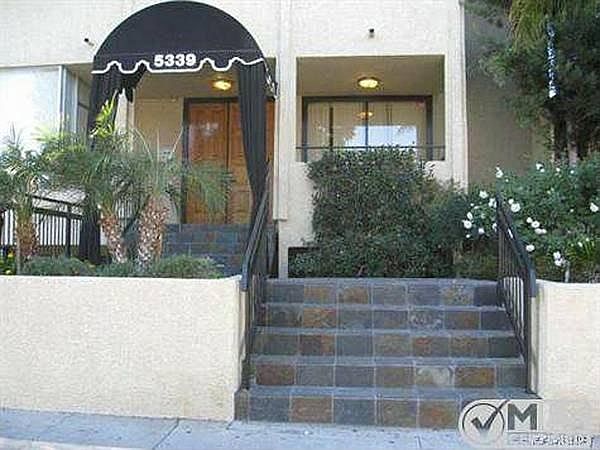 1st image of 5339 Newcastle Ave Unit 105