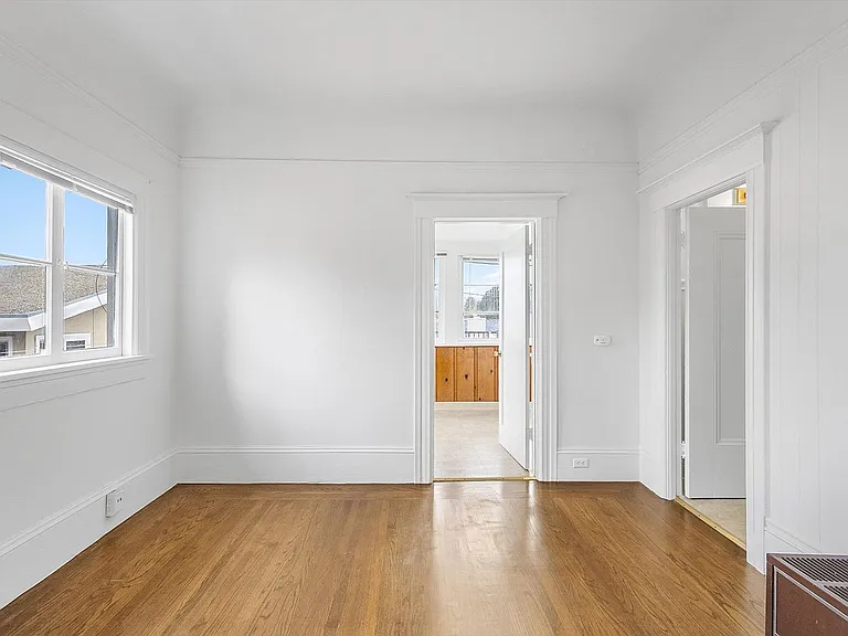 1501 Grand St #D - Studio | 1 bath — Photo 4