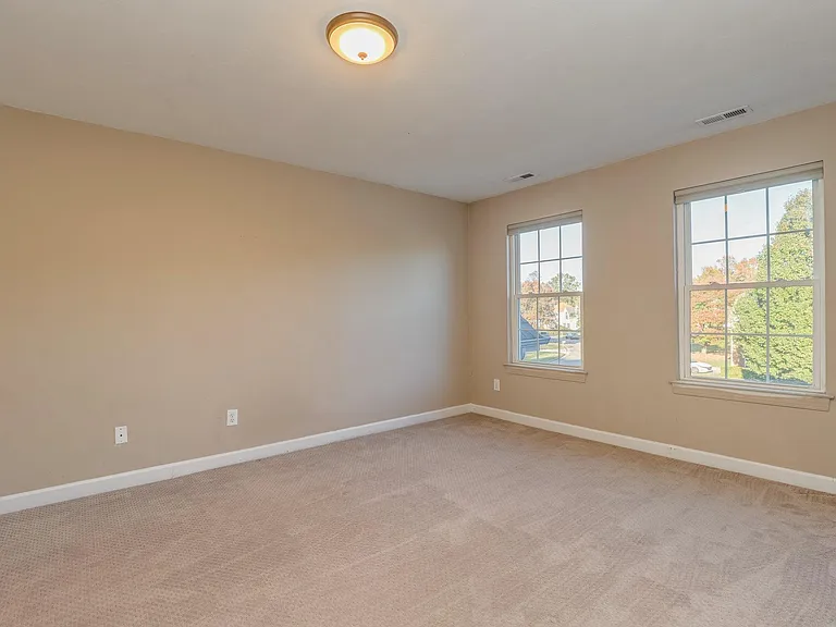 800 Sherrard Ct — Photo 30