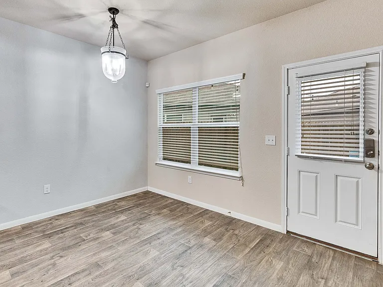 14910 Jolynn St — Photo 9