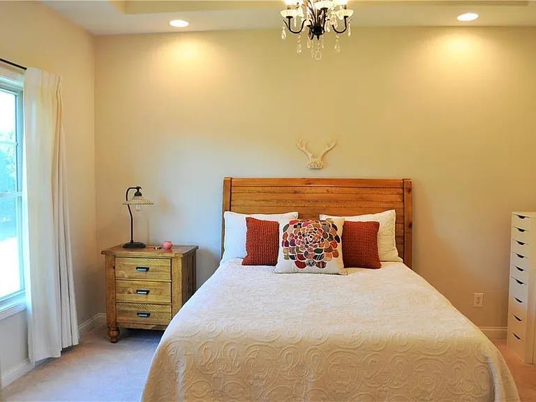 1914 Buckthorn Dr — Photo 10