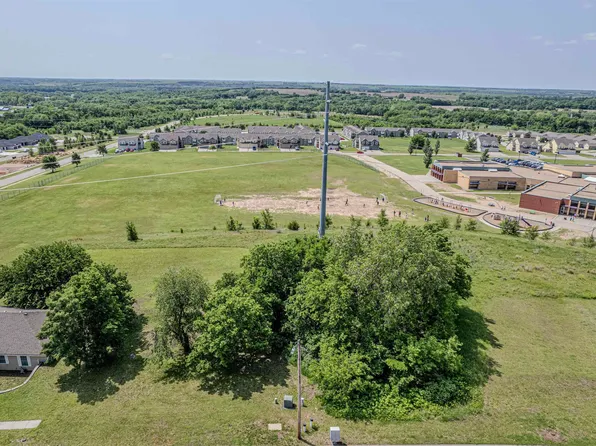 2701 Elm Creek Dr, Junction City, KS 66441