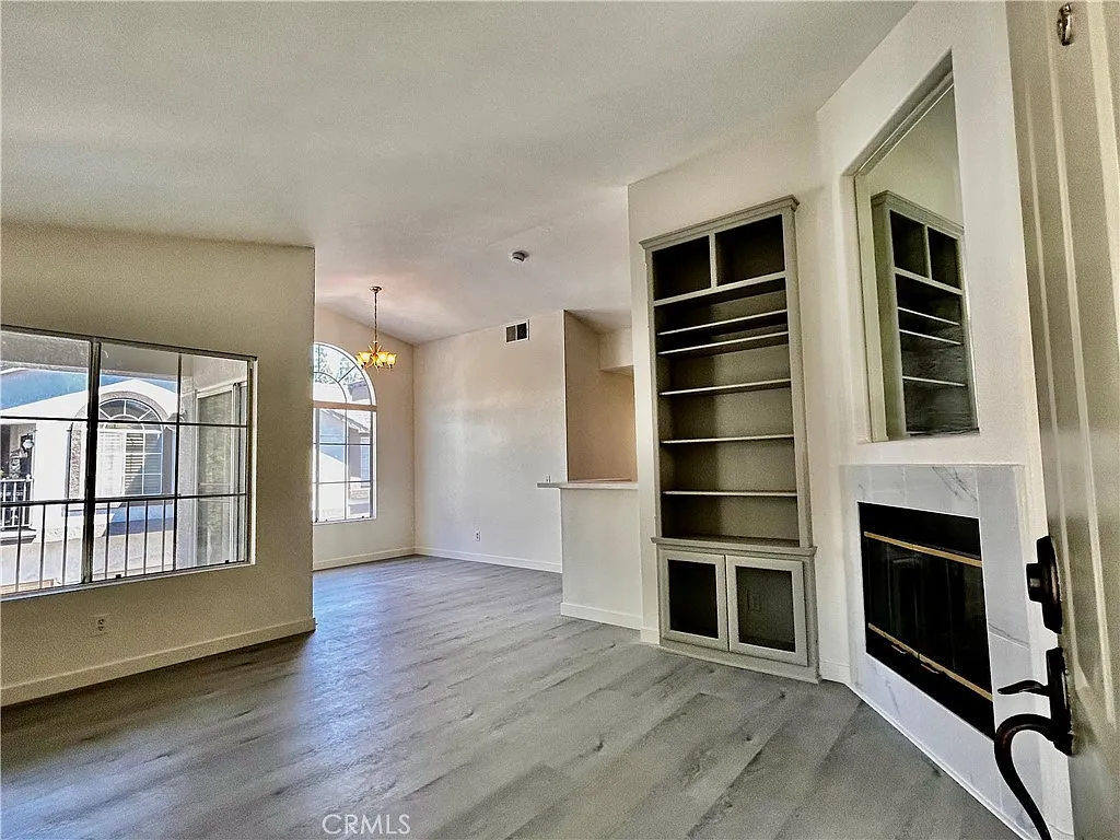 2 bed, 960 sqft, $3,100 — Photo 3