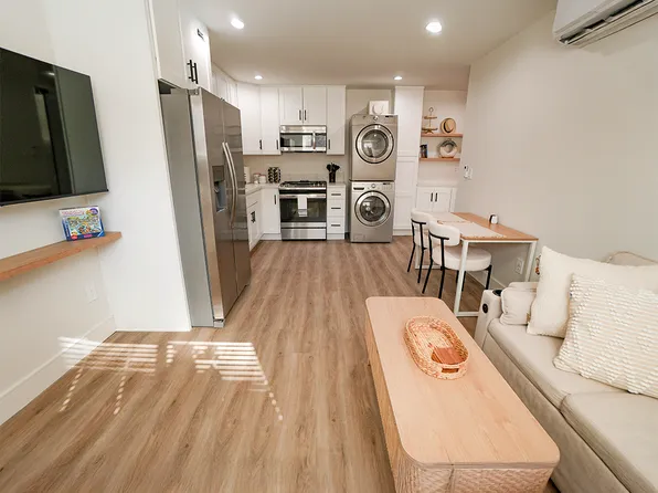 23237 Burbank Blvd, Woodland Hills, CA 91367